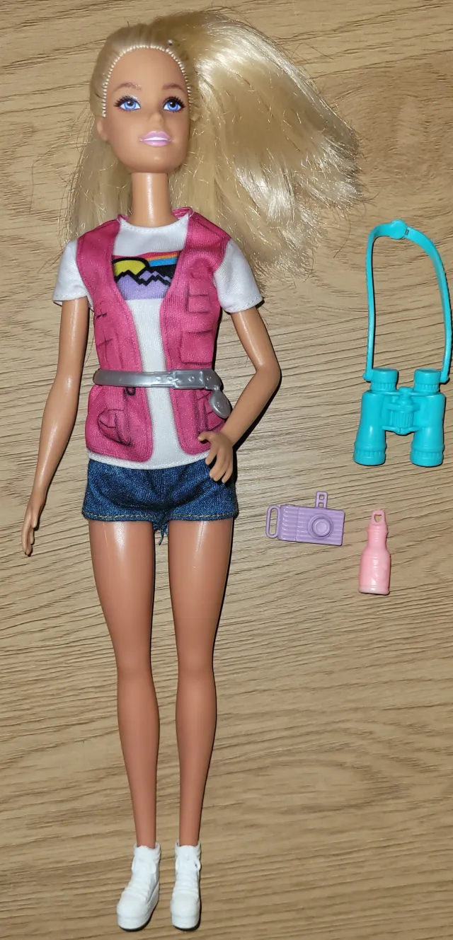 Barbie dukke med camping-utstyr