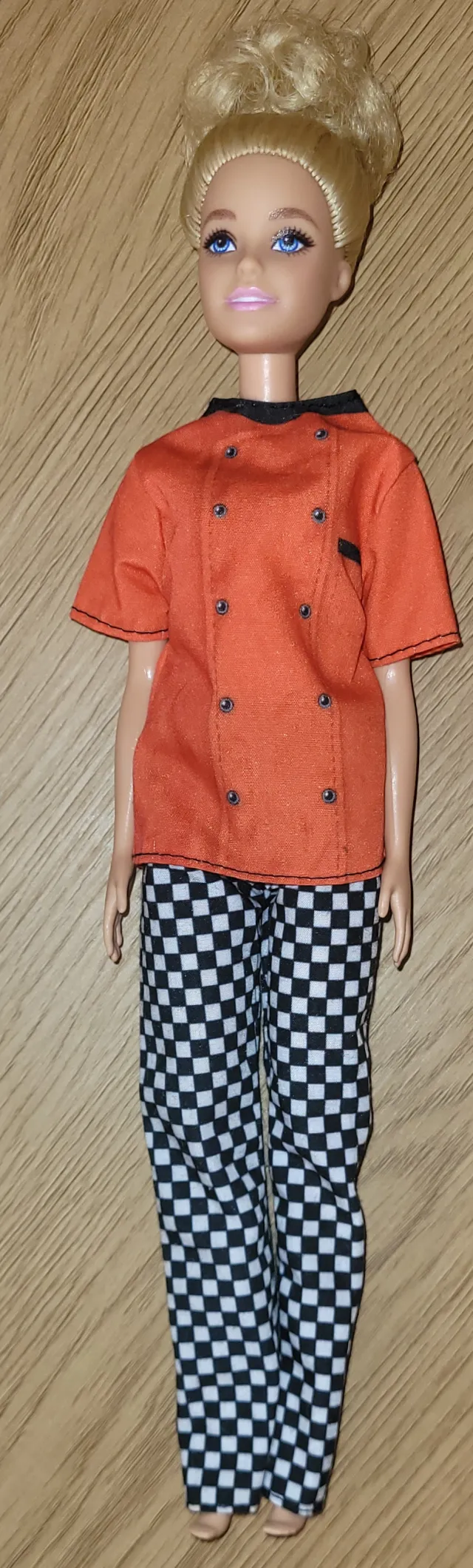 Barbie med kokkeuniform