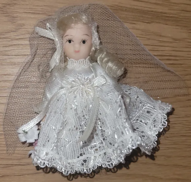 Mini porselensdukke brud  7.5cm