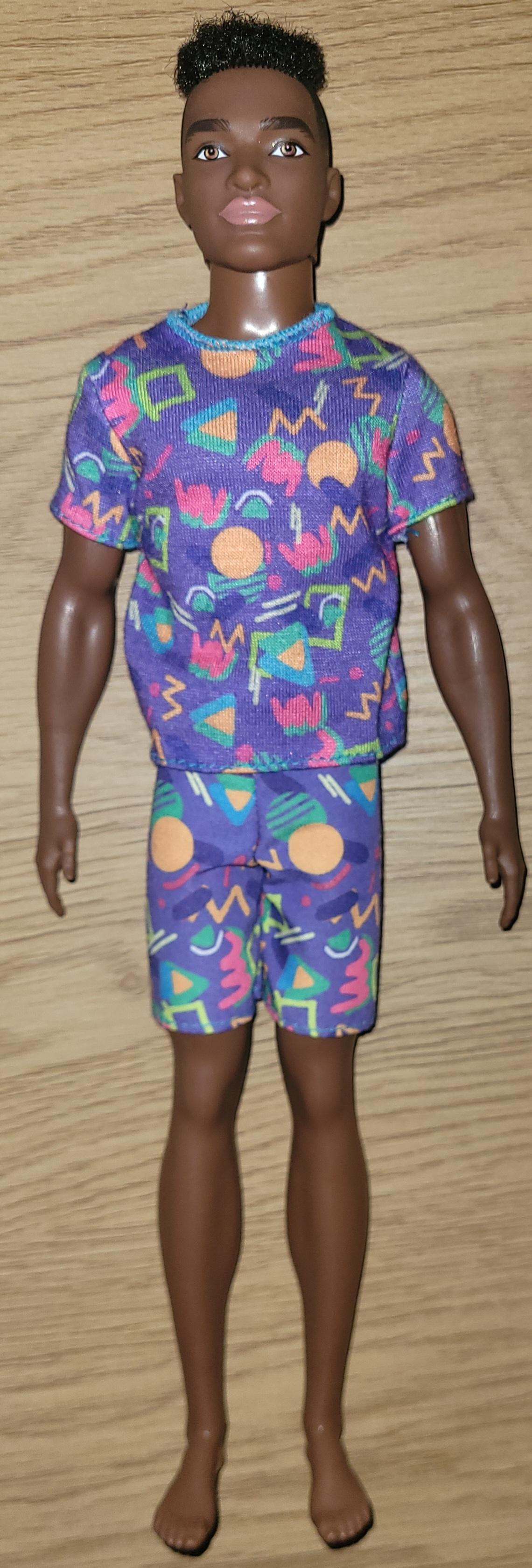 Barbie Ken Fashionistas med antrekk