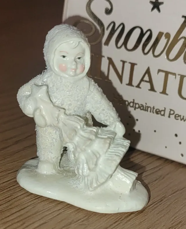 Snowbabies Miniatures  "I'll Put Up the Tree"
