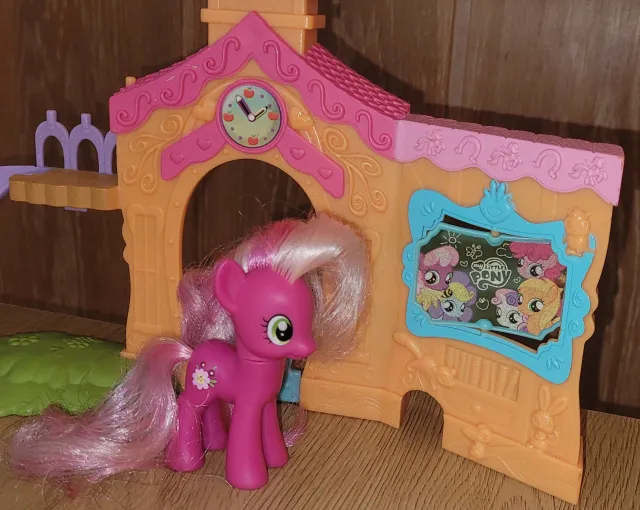 My Little Pony Cherilee's Schoolhouse - ponni og oppsats