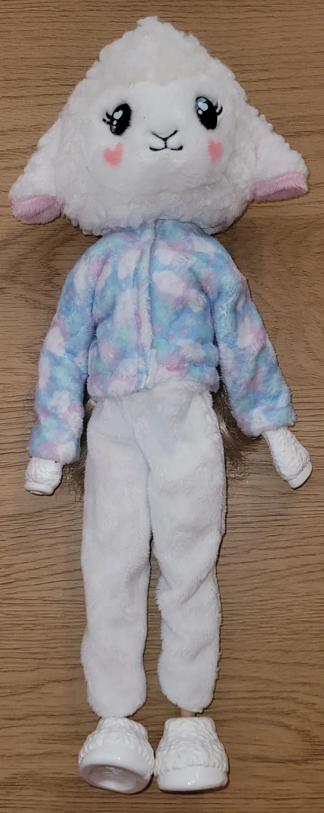 Barbie Cutie Reveal sau dukke med kostyme