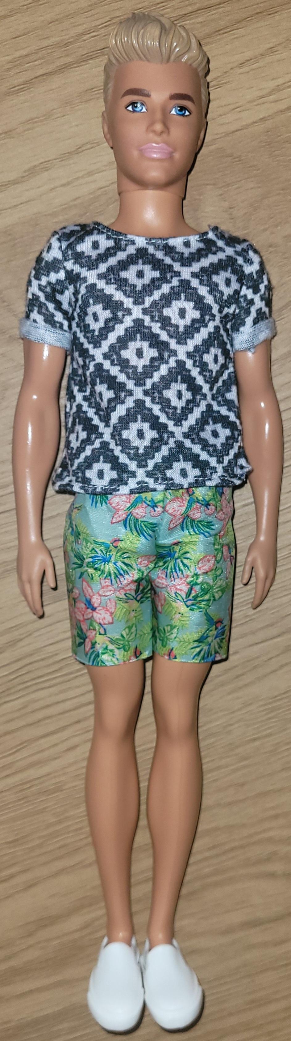 Barbie Ken Fashionista med antrekk