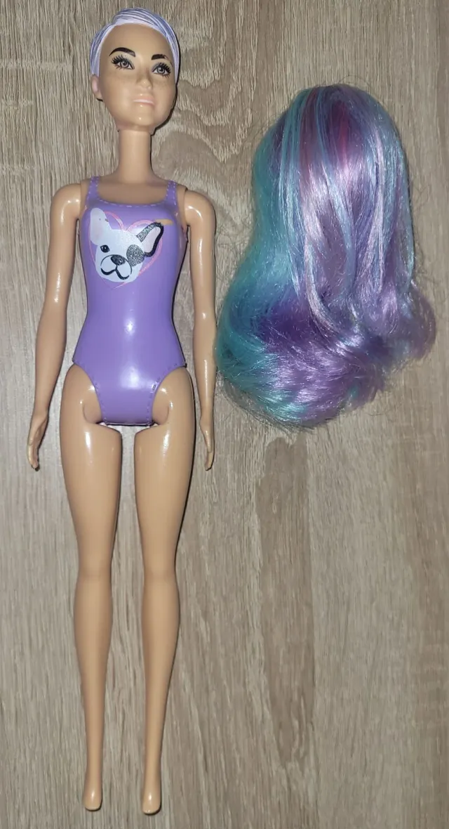 Barbie Color Reveal dukke med parykk