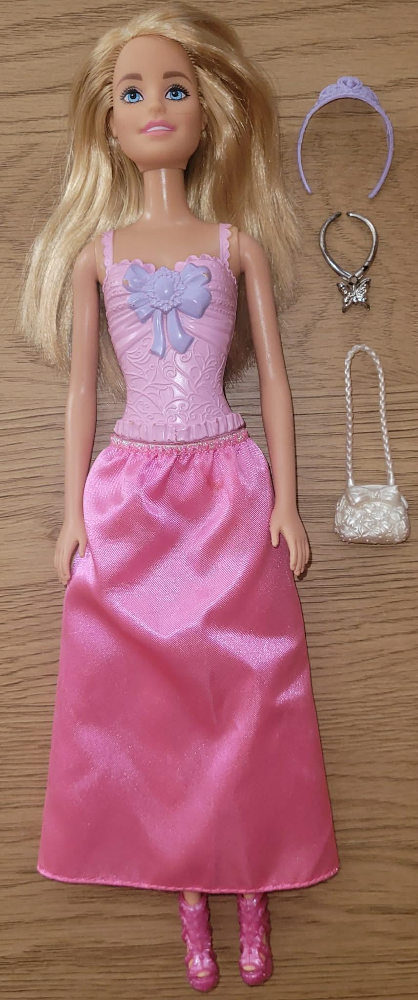 Barbiedukke med prinsessetilbehør