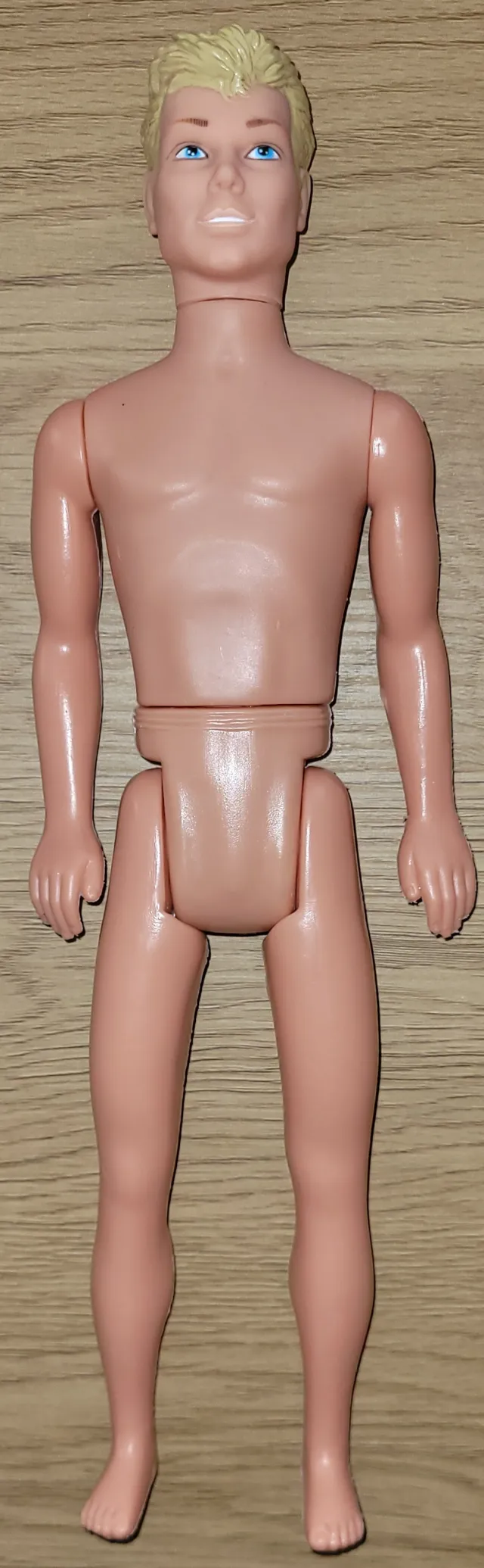 Blond dukkemann uten klær/tilbehør. 30cm