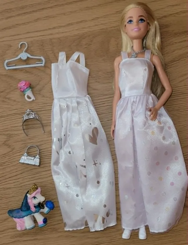 Barbiedukke brudepakke med klær og tilbehør