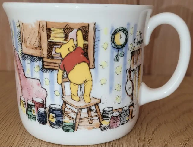 Ole Brumm kopp  med håndtak i benporselen  - Royal Doulton