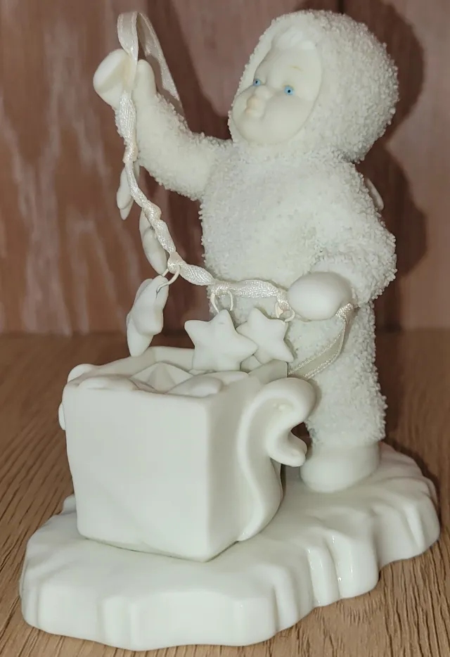Snowbabies "Stringing Fallen Stars"
