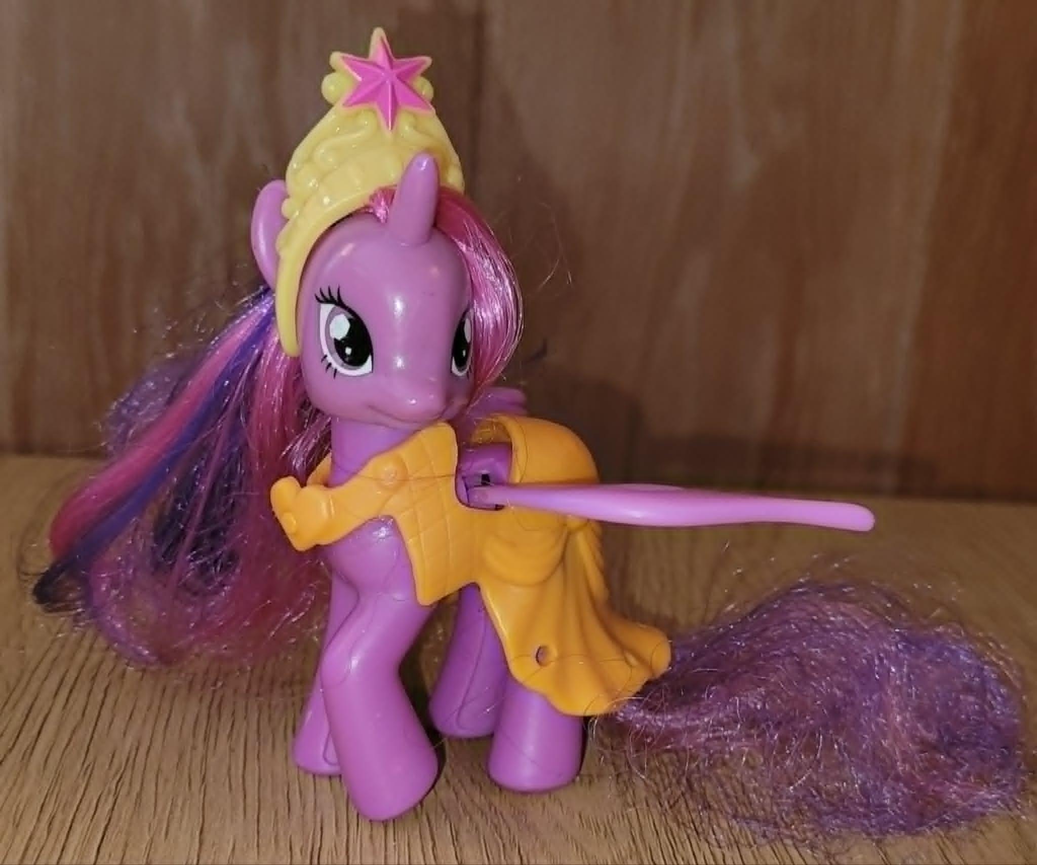 My Little Pony "Princess Twilight Sparkle"  med krone og kappe