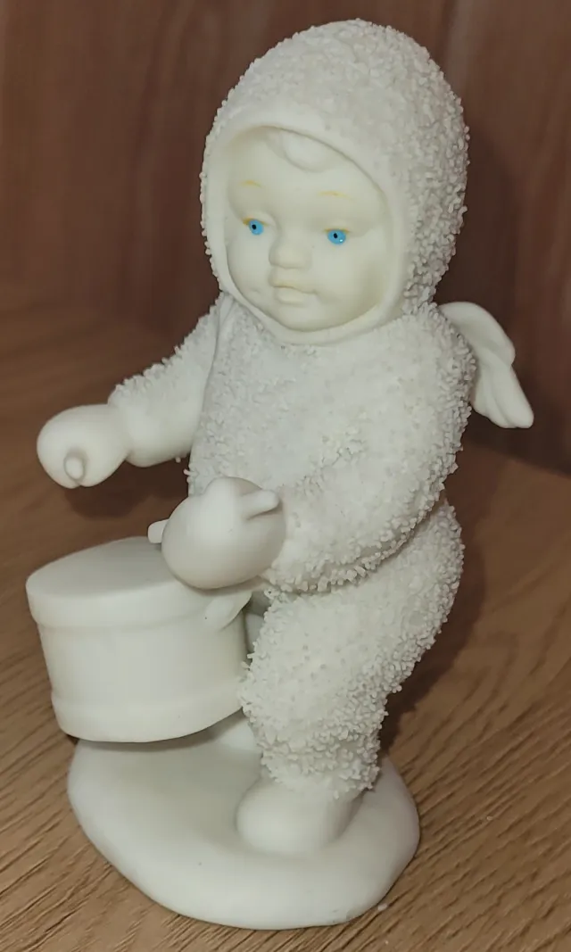 Snowbabies "Shall I Play For You"