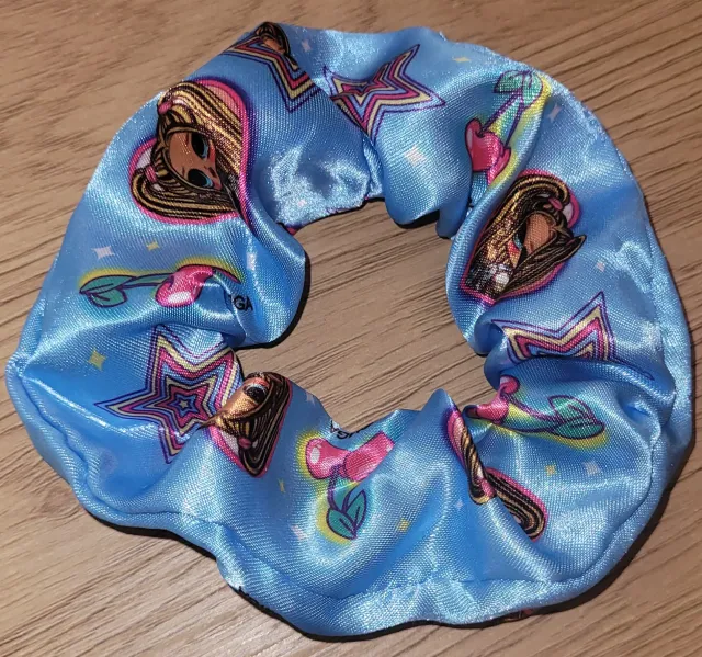 L.O.L Scrunchie hårstrikk i sateng
