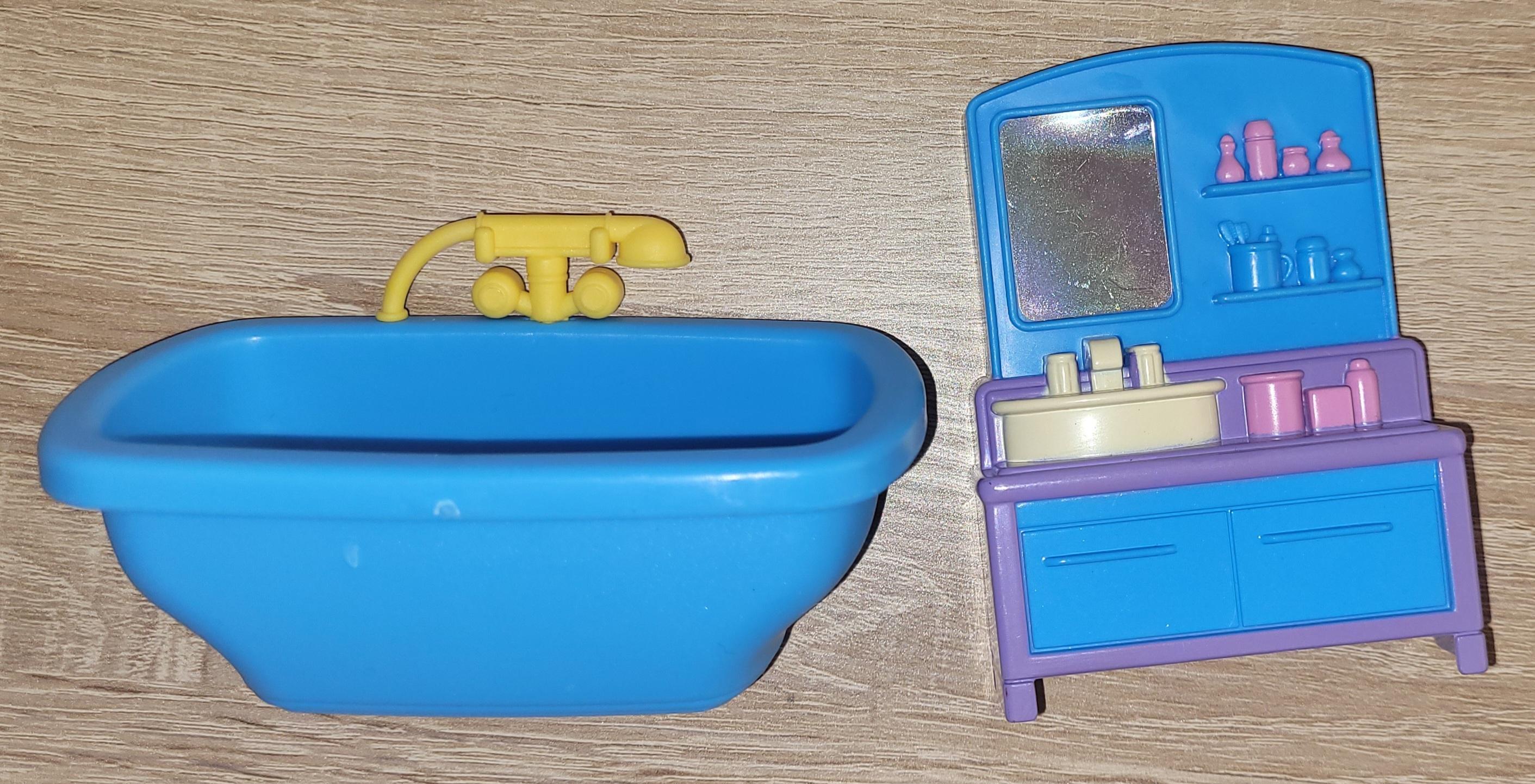 Små baderomsmøbler til dukkehus i plast