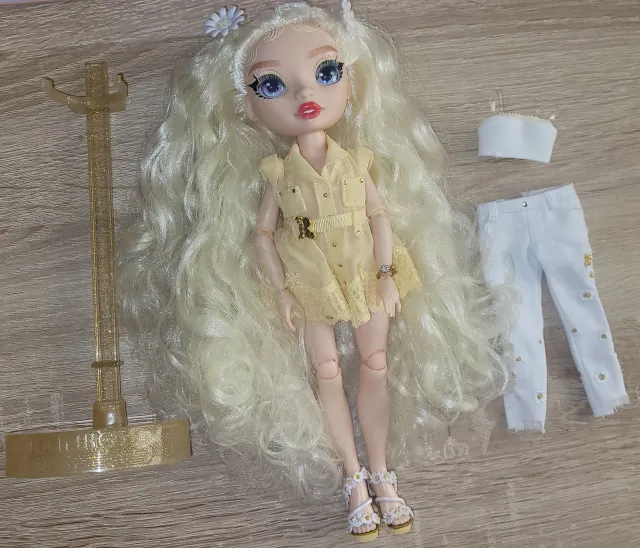 Rainbow High Delilah Fields 30cm