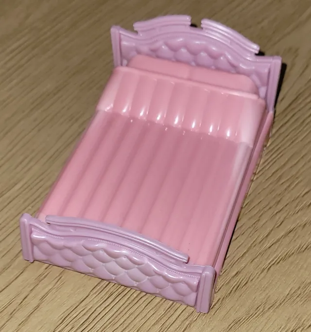 Liten dukkeseng i plast, rosa
