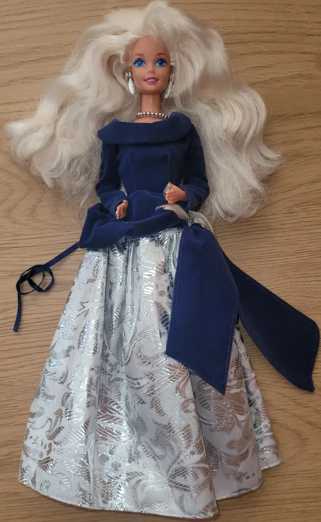 Winter Velvet Barbie 1995