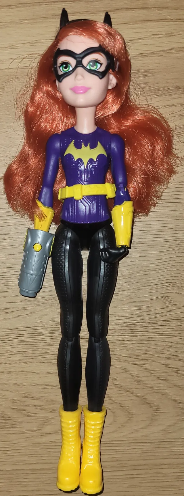 Batgirl-dukke med rødt hår - Mattel