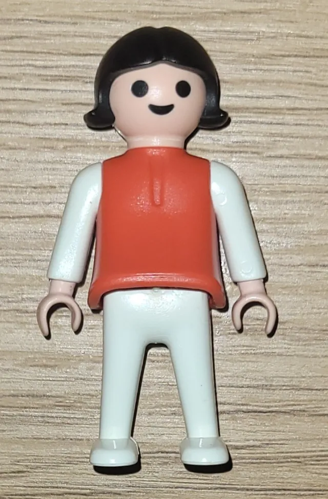 Playmobil jentefigur markert 1981