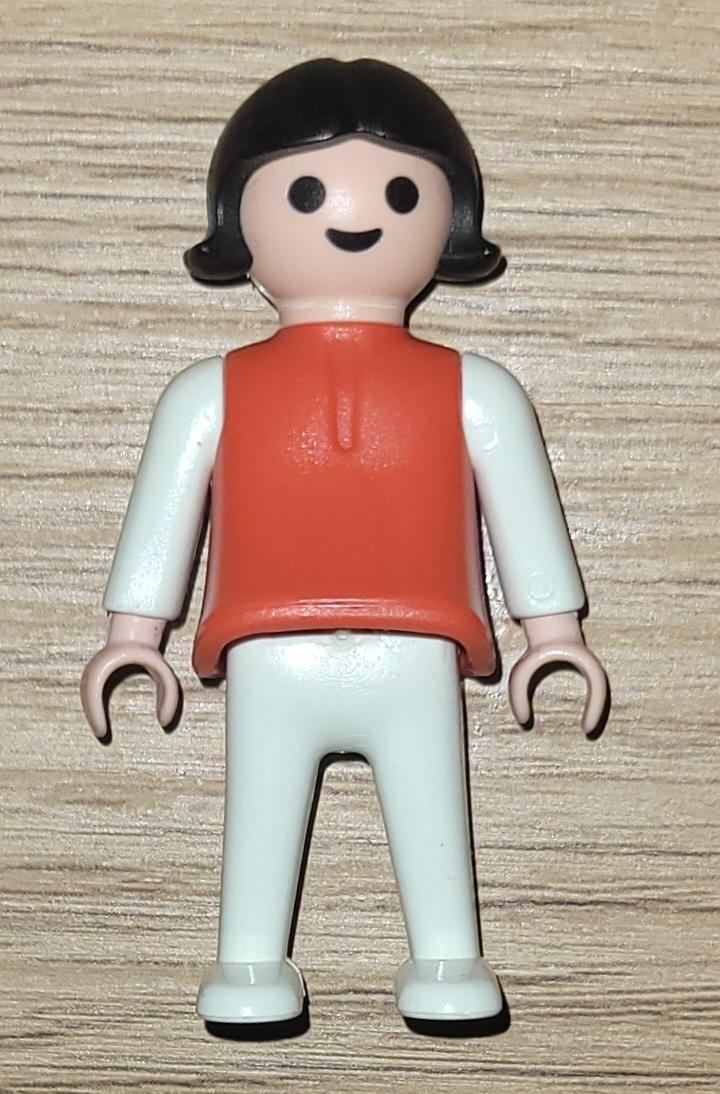 Playmobil jentefigur markert 1981