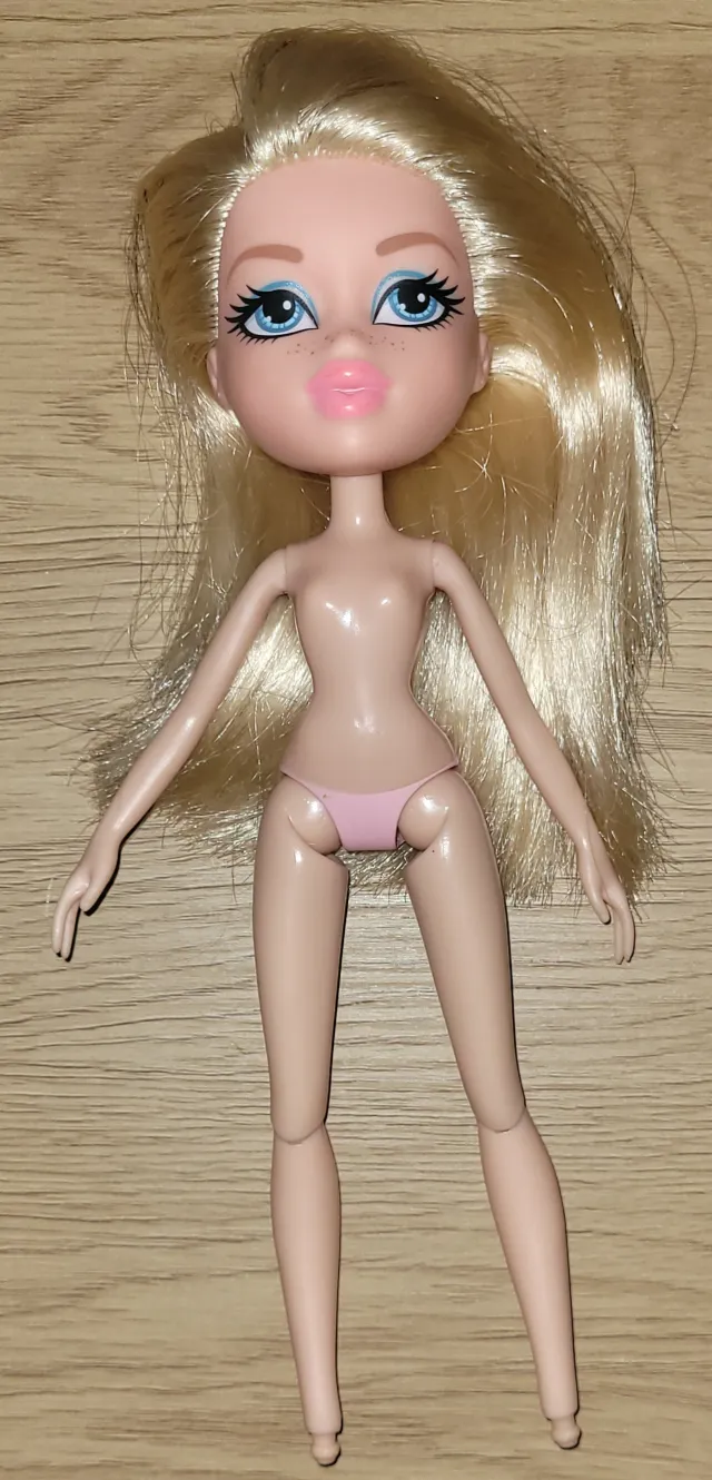Bratz Cloe med bøyelige knær