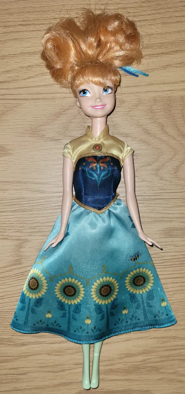 Disney Frost Anna dukke med kjole - Mattel