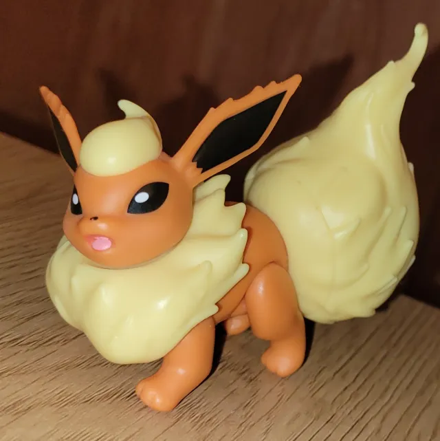 Pokemon Flareon - Battle figure