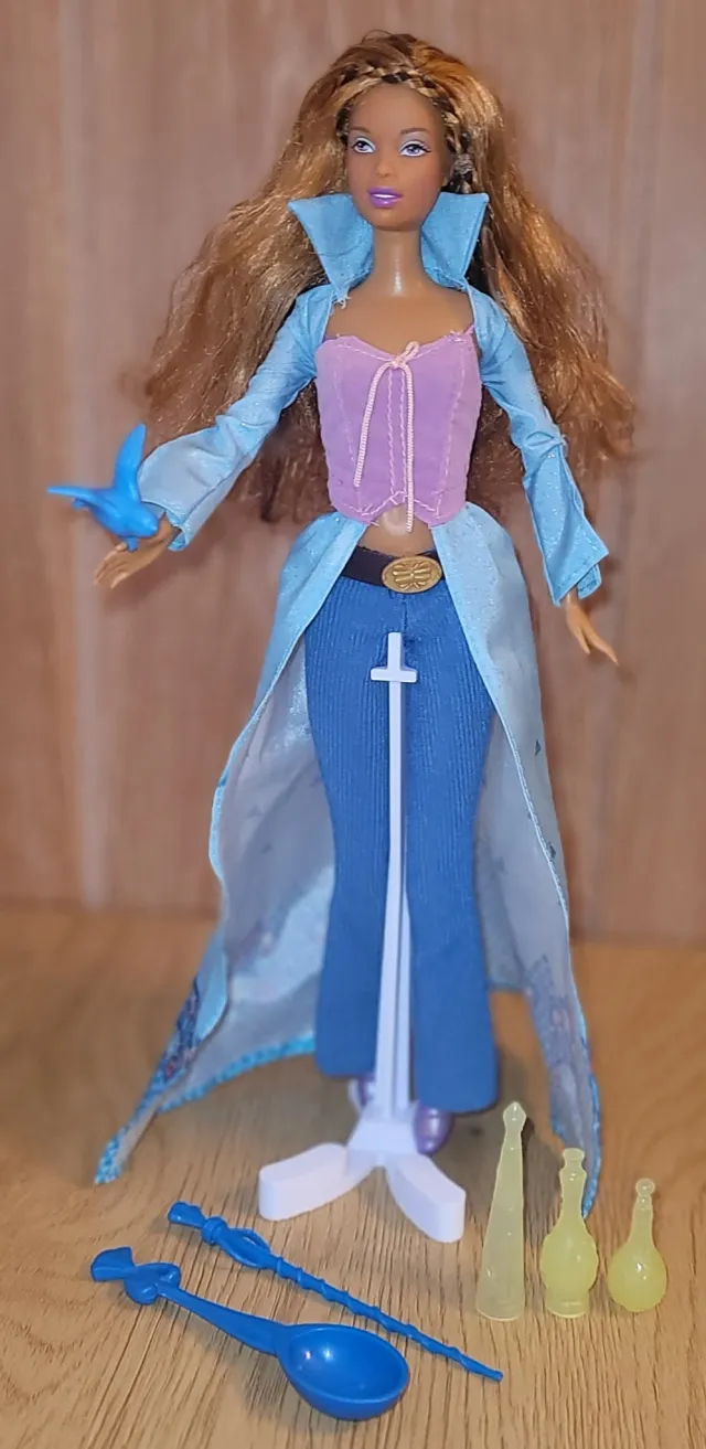 Barbie Secret Spells Christie med fullt antrekk og flere tilbehør - 2003