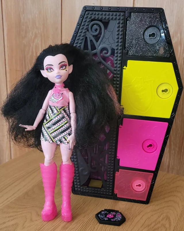 Monster High Draculaura Skulltimate Secrets