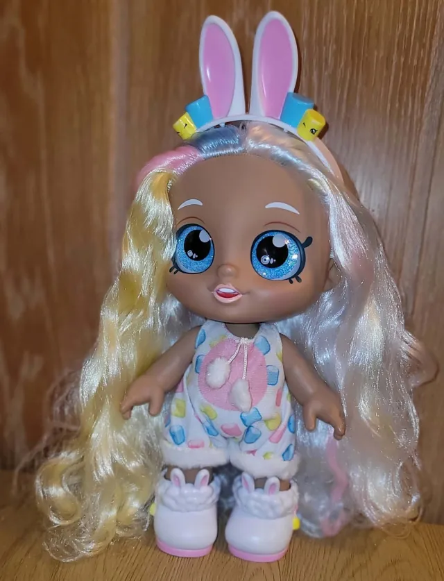 Kindi Kids "Marsha Mello" i kaninkostyme