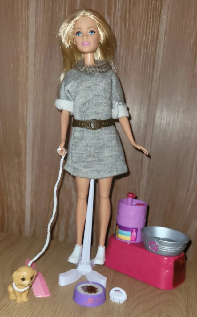 Barbie hundepasser med vaskestasjon og tilbehør