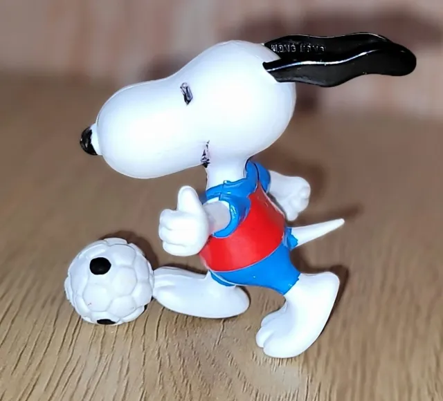 Snoopy som fotballspiller - Vintage PVC-figur
