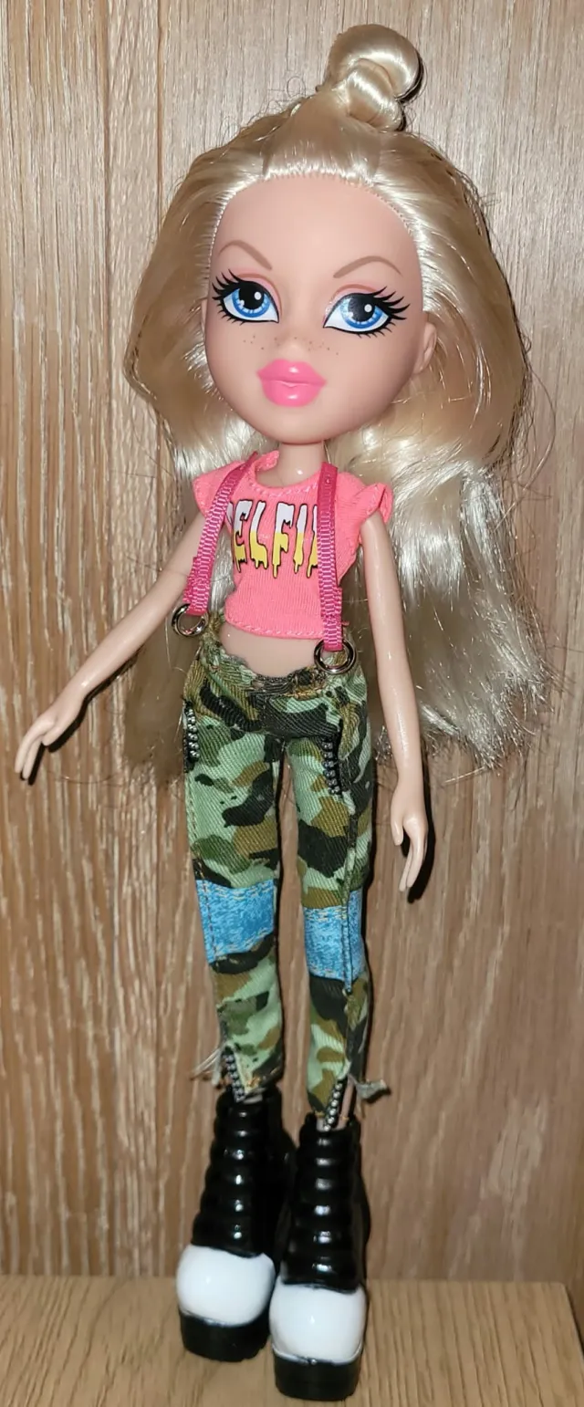 Bratz Cloe "SelfieSnaps" med Jade sine klær