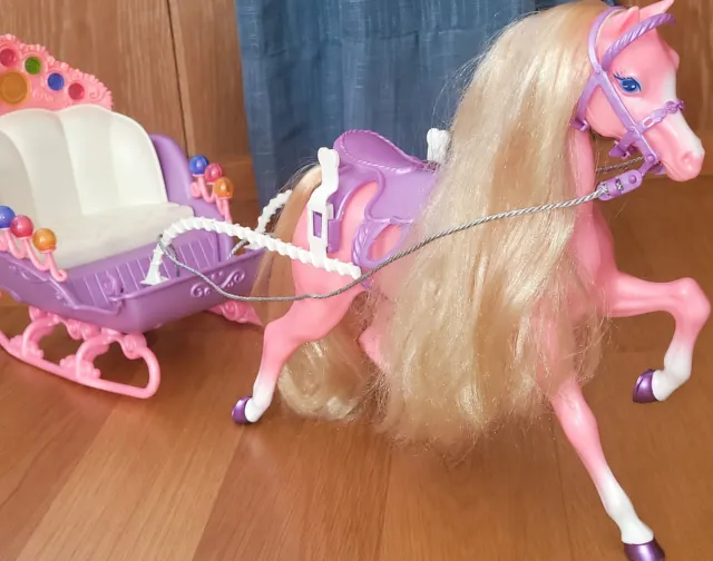 Barbie i Nøtteknekkeren - Hest og slede i mindre god stand