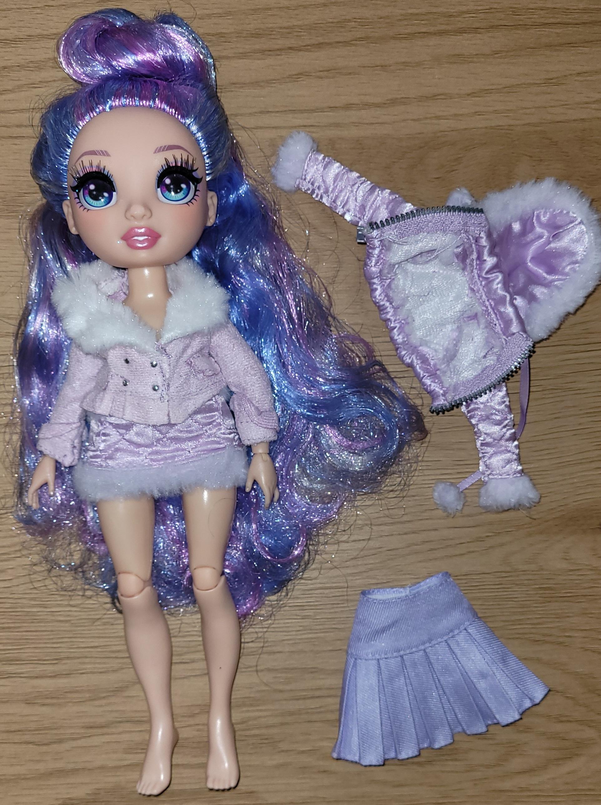 Rainbow High Violet Willow - Winter break dukke 30cm